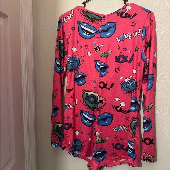 Pink onesie lip pajamas romper - Picture 5 of 5
